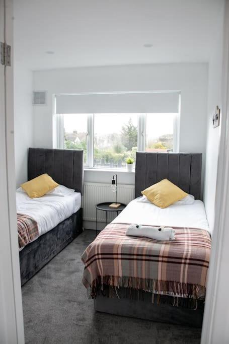 Stylish Retreat In Leigh-On-Sea Daire Southend-on-Sea Dış mekan fotoğraf