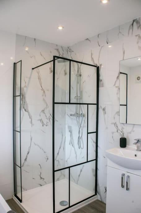 Stylish Retreat In Leigh-On-Sea Daire Southend-on-Sea Dış mekan fotoğraf