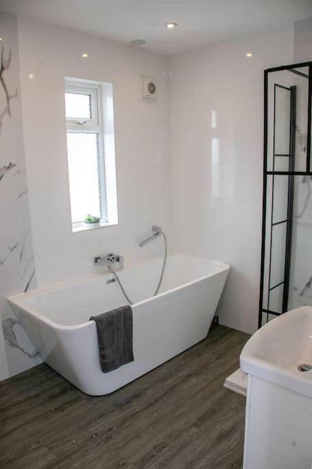 Stylish Retreat In Leigh-On-Sea Daire Southend-on-Sea Dış mekan fotoğraf