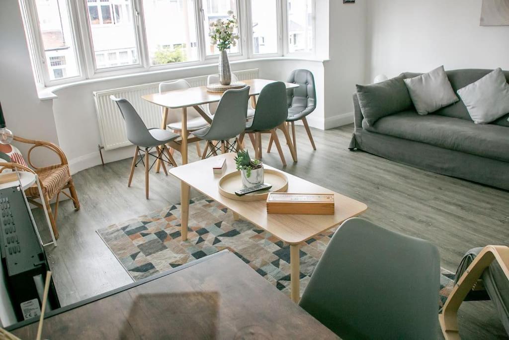 Stylish Retreat In Leigh-On-Sea Daire Southend-on-Sea Dış mekan fotoğraf