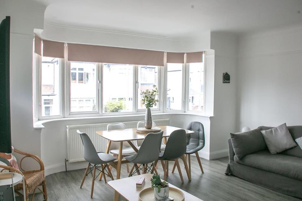 Stylish Retreat In Leigh-On-Sea Daire Southend-on-Sea Dış mekan fotoğraf