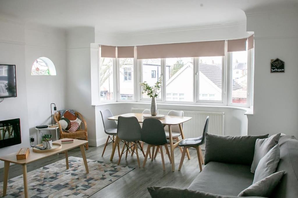 Stylish Retreat In Leigh-On-Sea Daire Southend-on-Sea Dış mekan fotoğraf