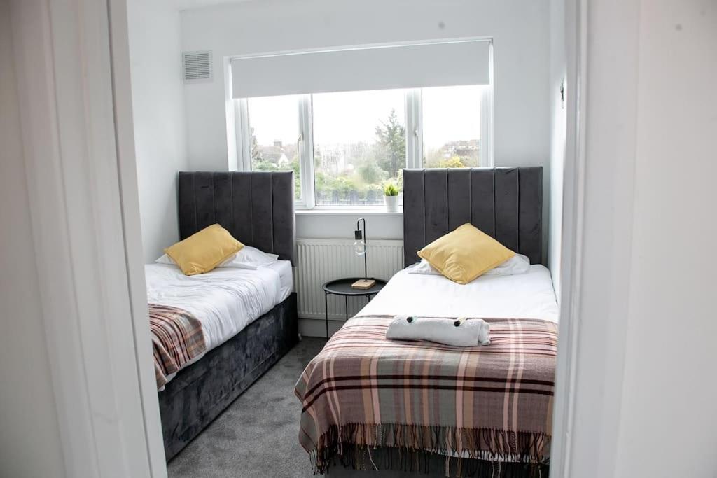 Stylish Retreat In Leigh-On-Sea Daire Southend-on-Sea Dış mekan fotoğraf